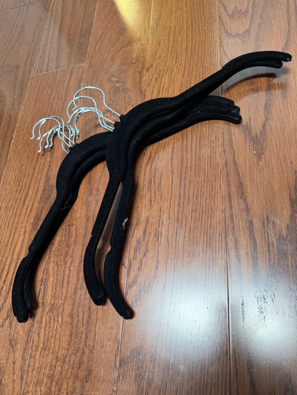 10 Non-Slip Clothing Hangers - Black (Set)